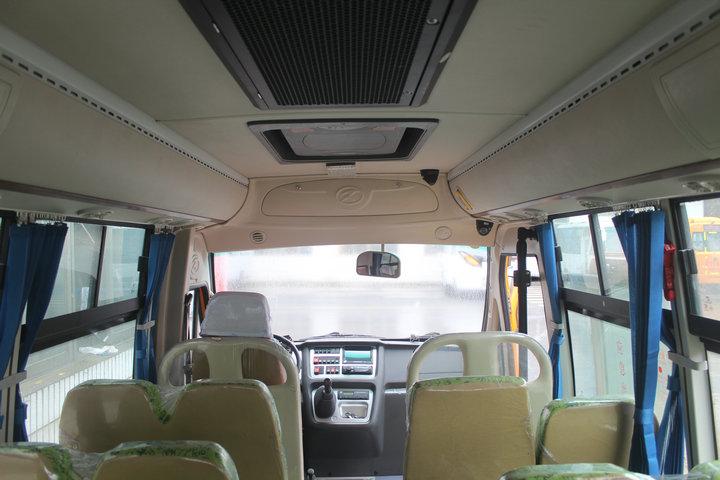 TD6580校車發(fā)泡風道內飾