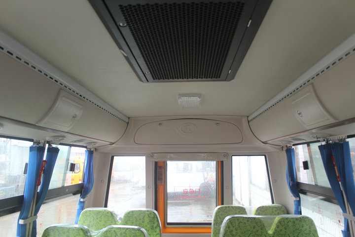 TD6580校車發(fā)泡風(fēng)道內(nèi)飾